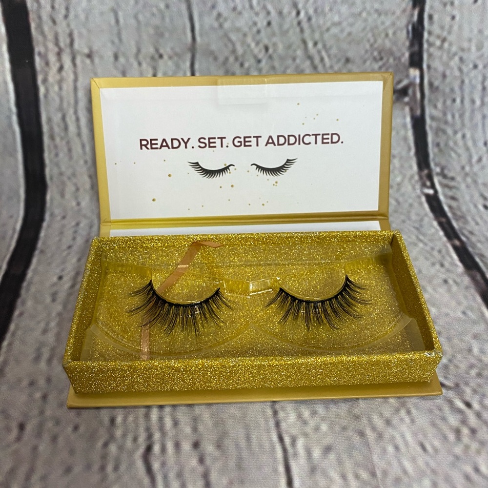 Lashaholic Luxury Lashes